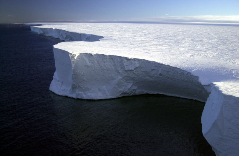 El iceberg B-15 en el Mar de Ross, en 2001. Foto: Wikipedia